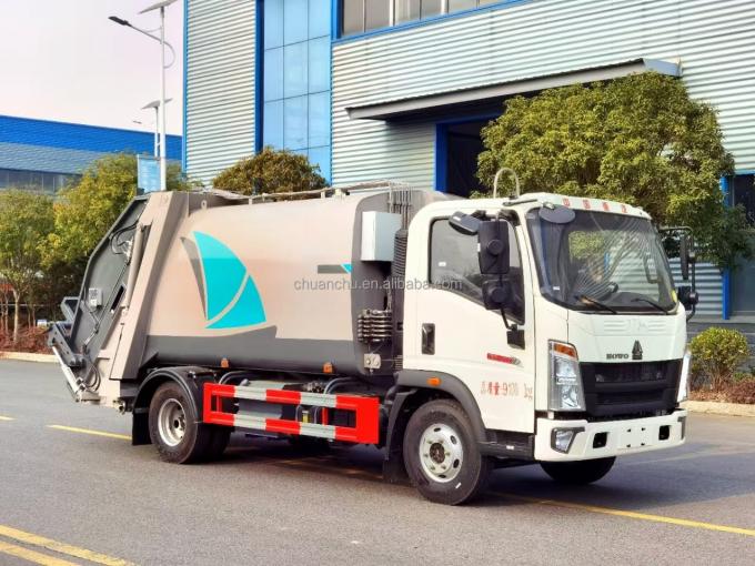 4×2 Trash Compression Garbage Truck rear view